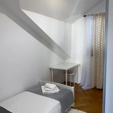 Fancy Old Town Apartman *